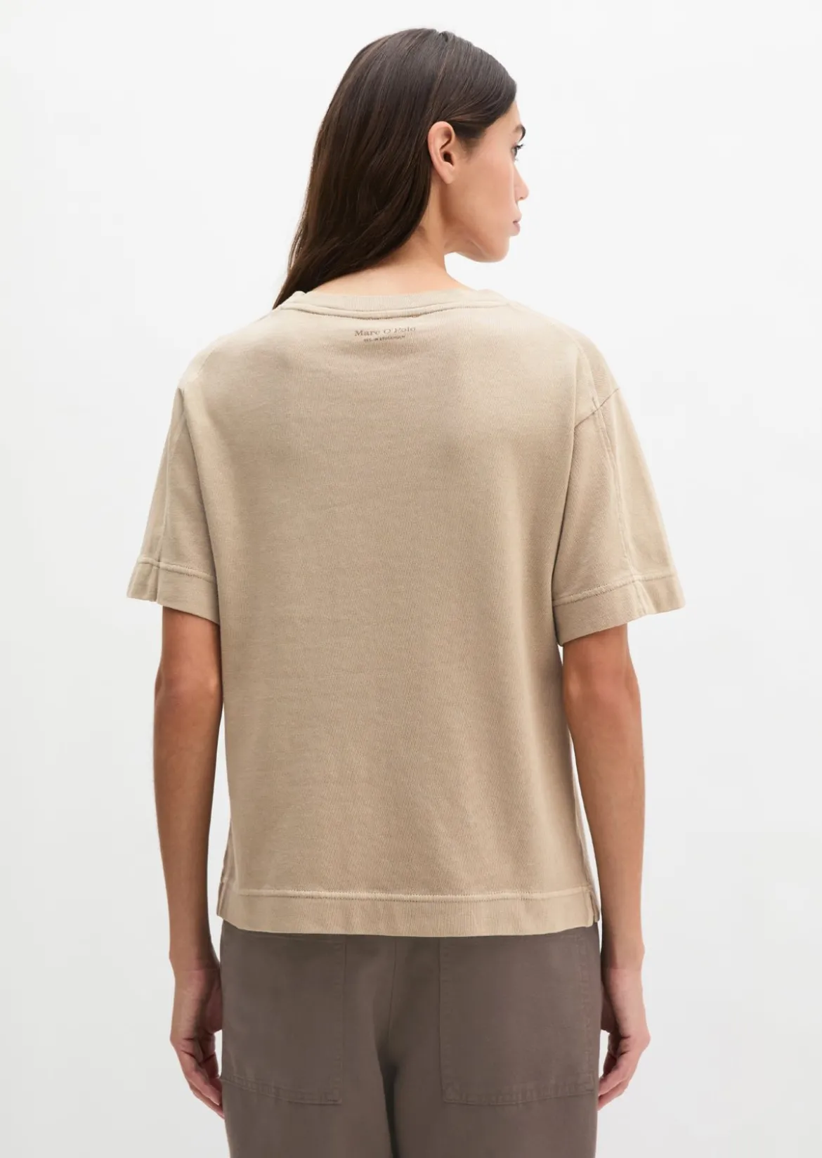T-Shirt loose mit aufgesetzter Satin-Tasche