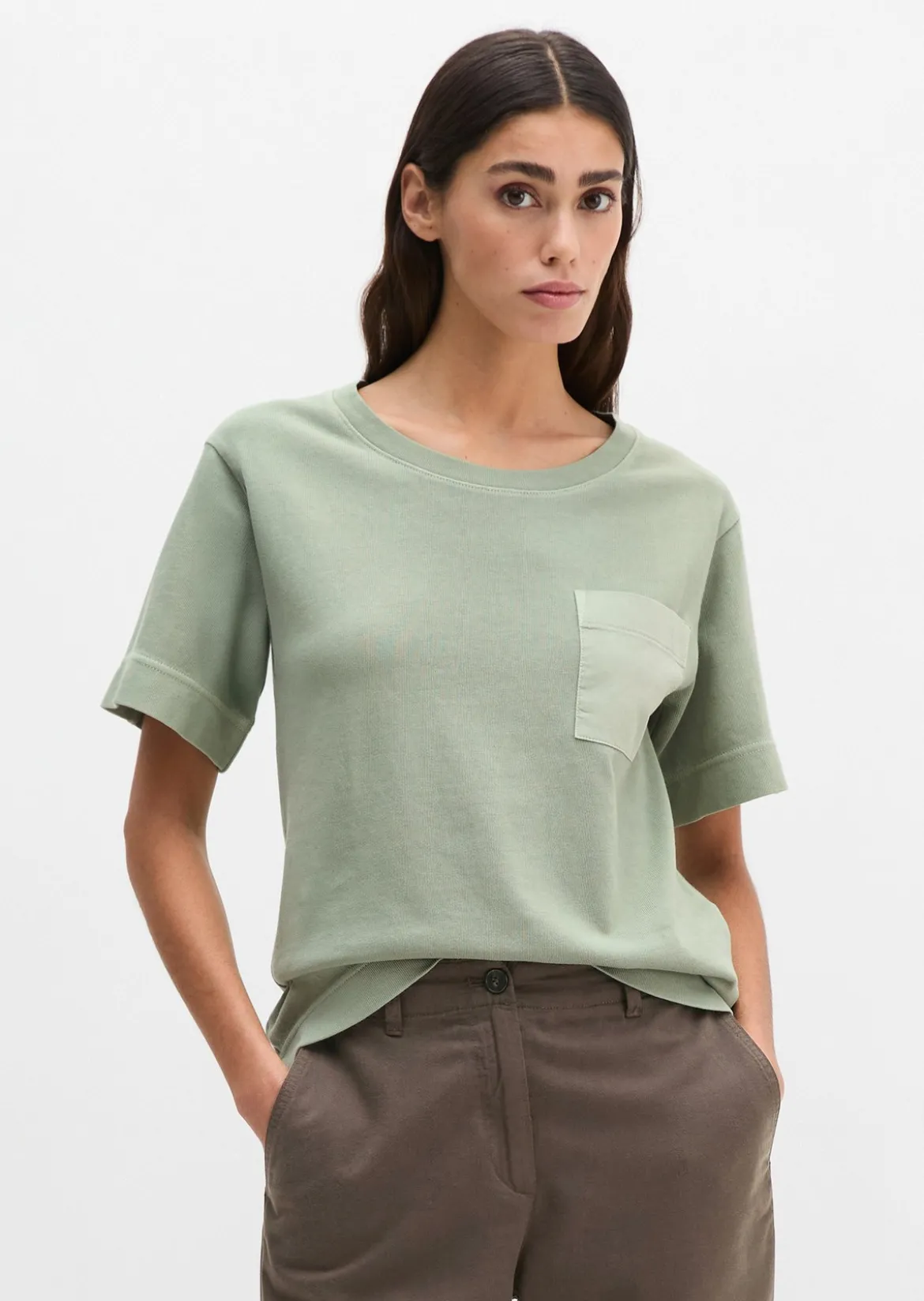 T-Shirt loose mit aufgesetzter Satin-Tasche