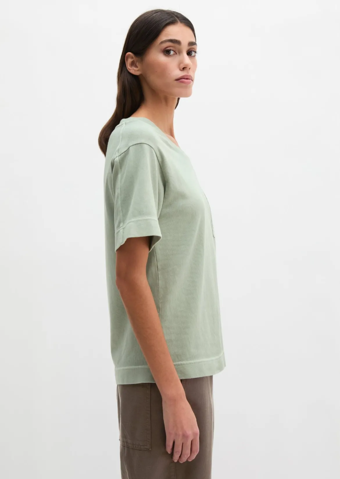 T-Shirt loose mit aufgesetzter Satin-Tasche