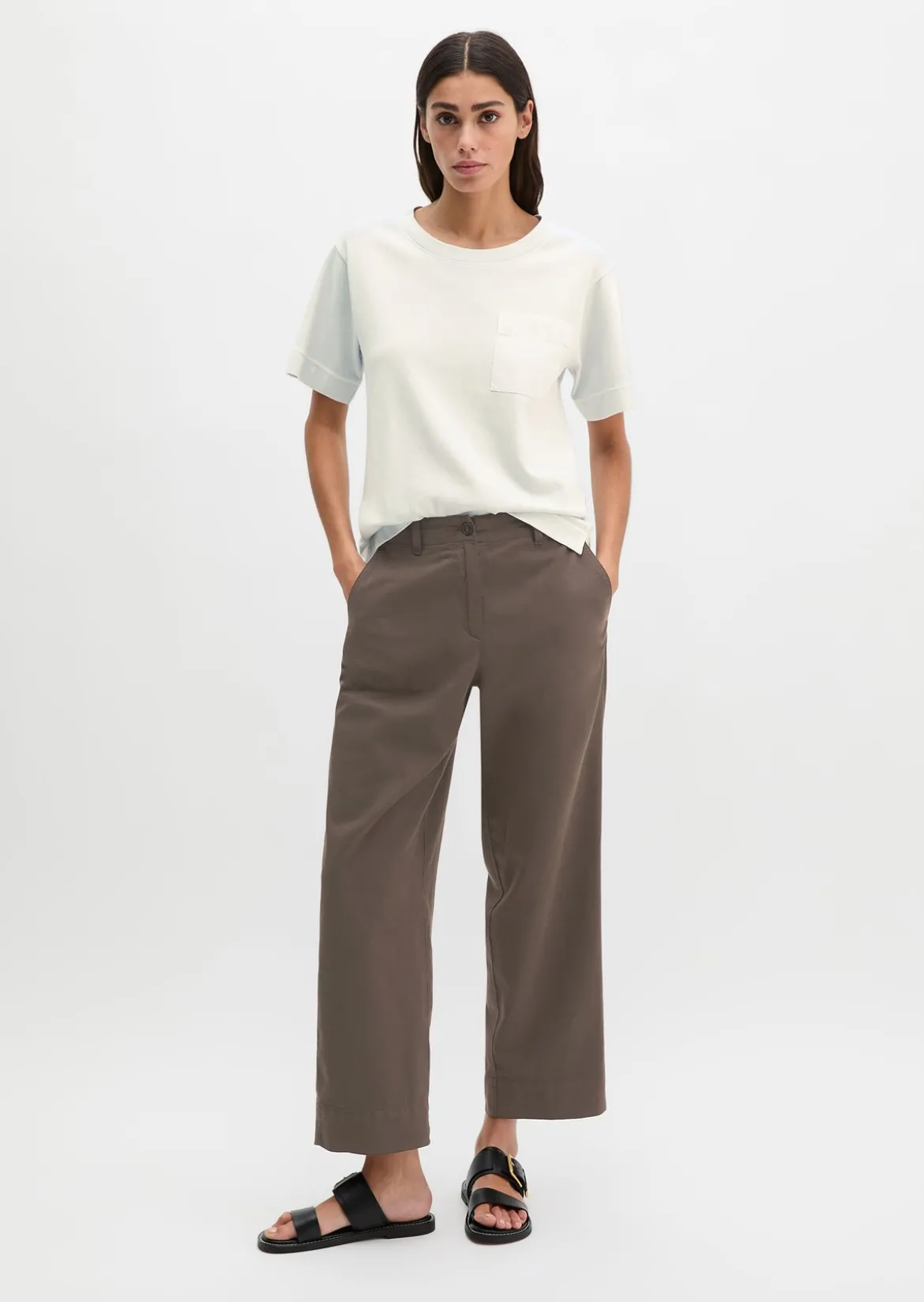T-Shirt loose mit aufgesetzter Satin-Tasche