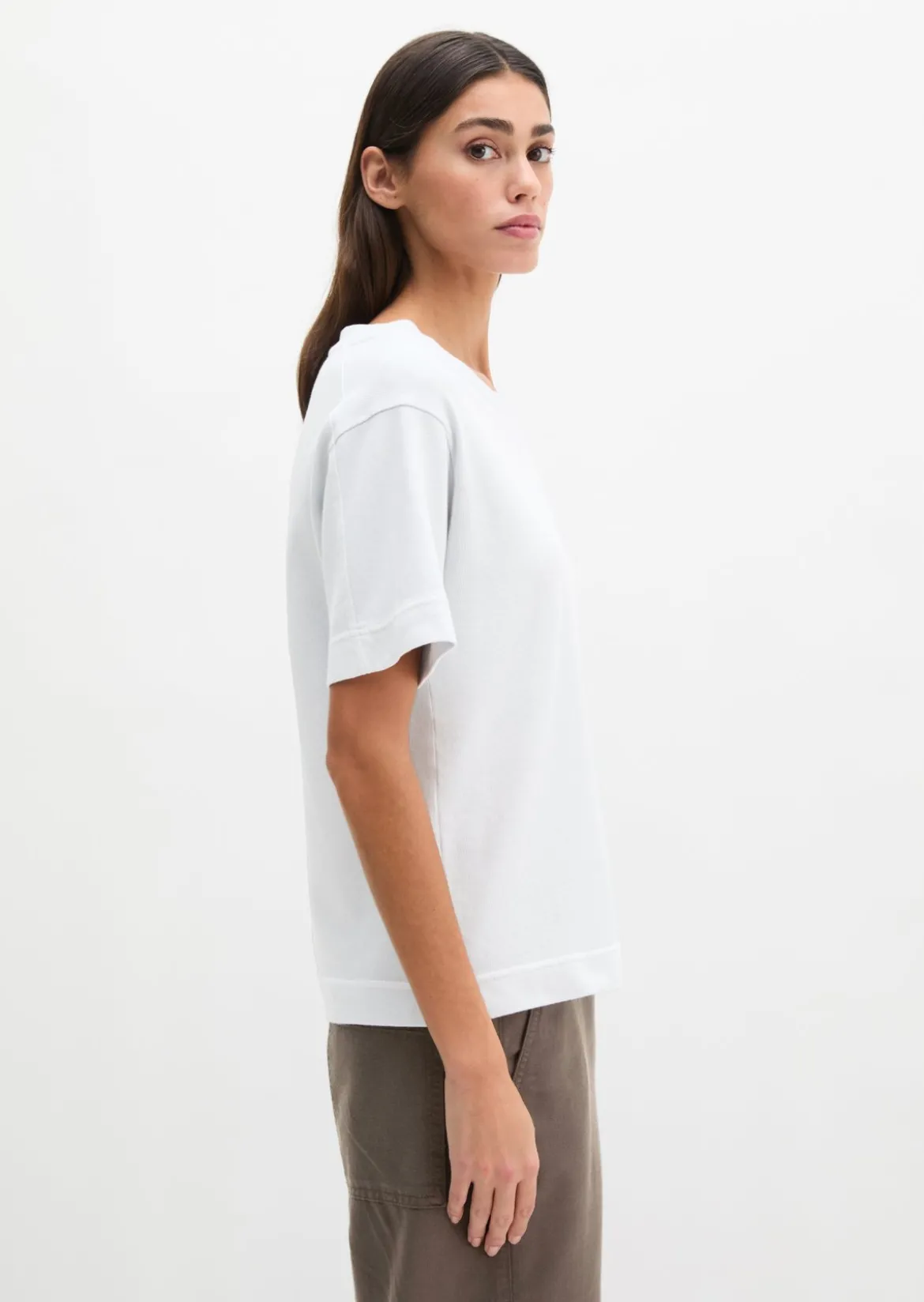 T-Shirt loose mit aufgesetzter Satin-Tasche