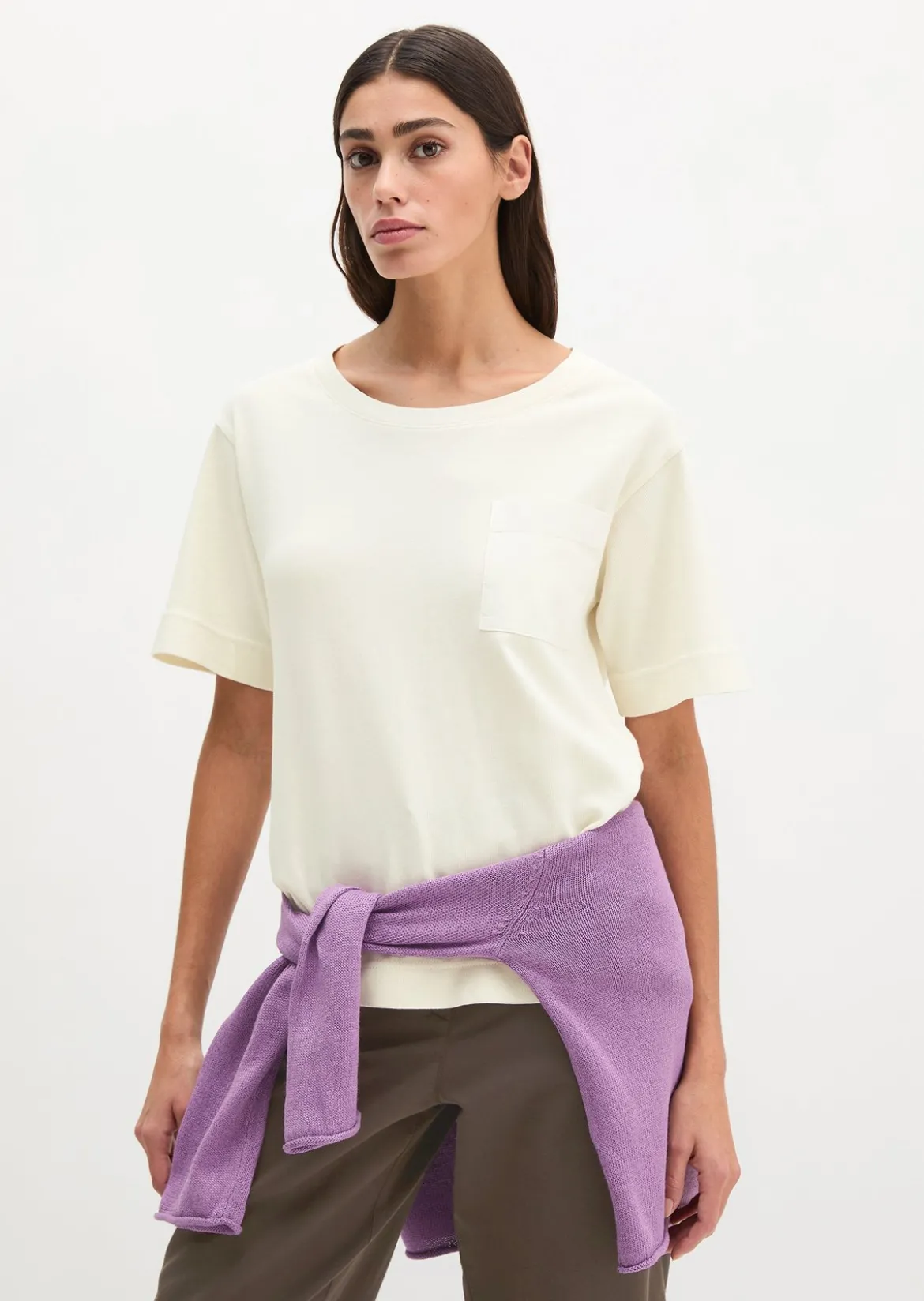 T-Shirt loose mit aufgesetzter Satin-Tasche