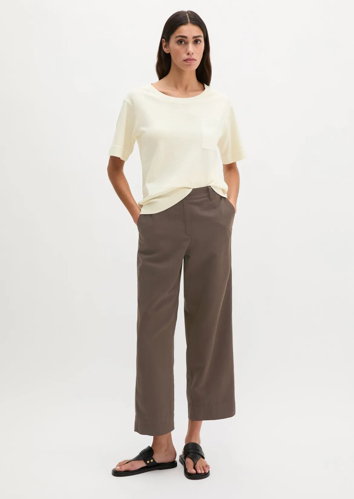 T-Shirt loose mit aufgesetzter Satin-Tasche