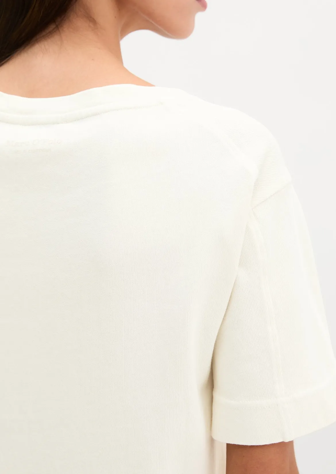 T-Shirt loose mit aufgesetzter Satin-Tasche