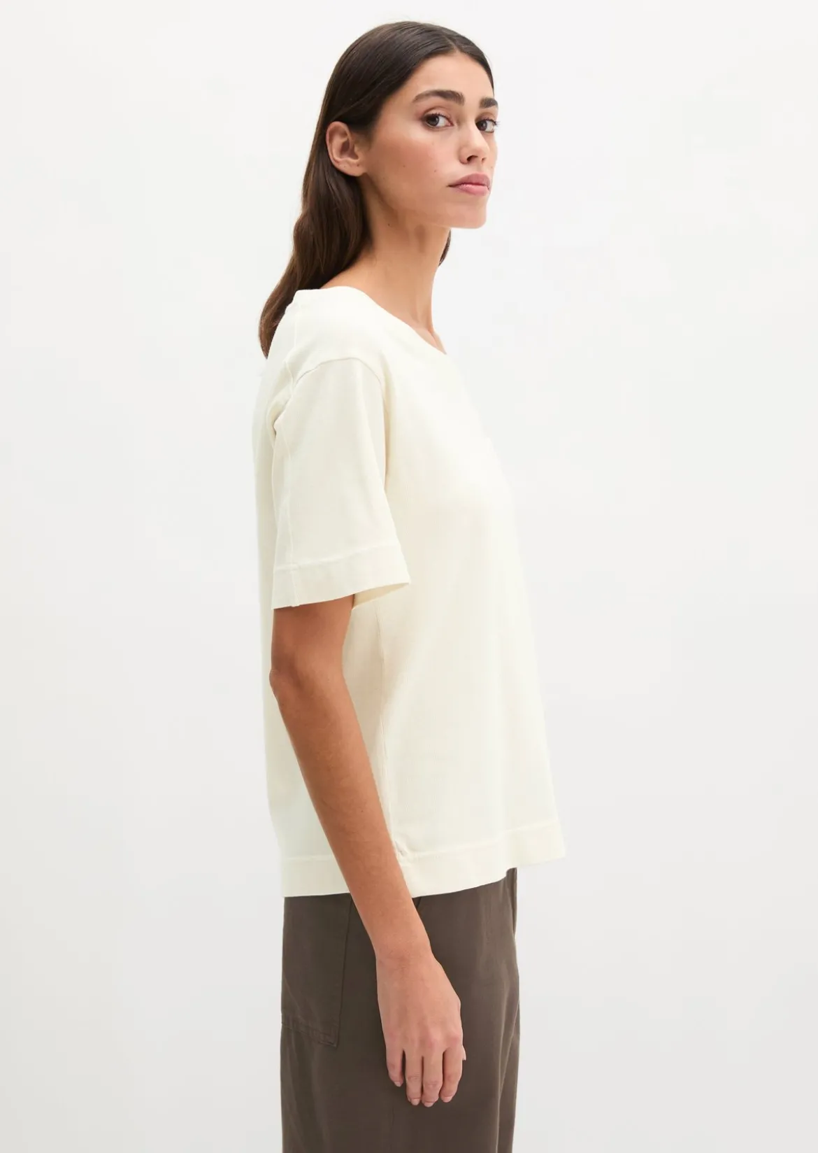 T-Shirt loose mit aufgesetzter Satin-Tasche