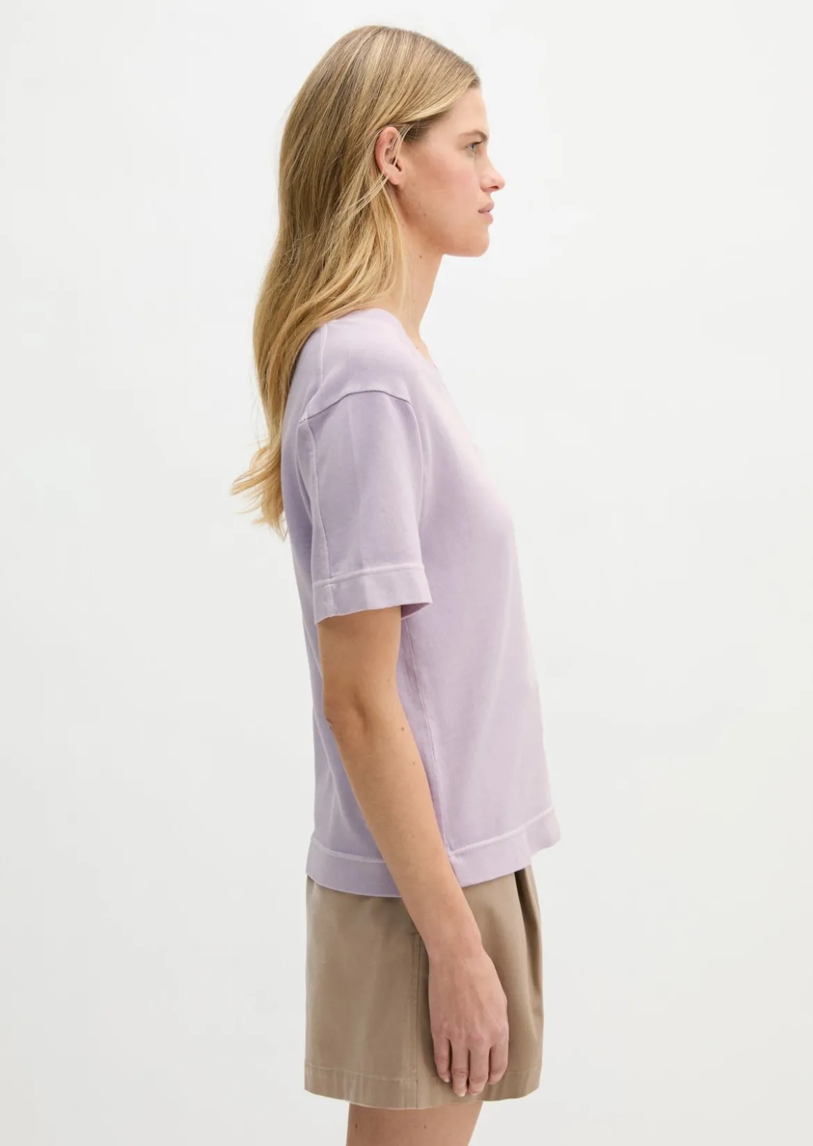 T-Shirt loose mit aufgesetzter Satin-Tasche