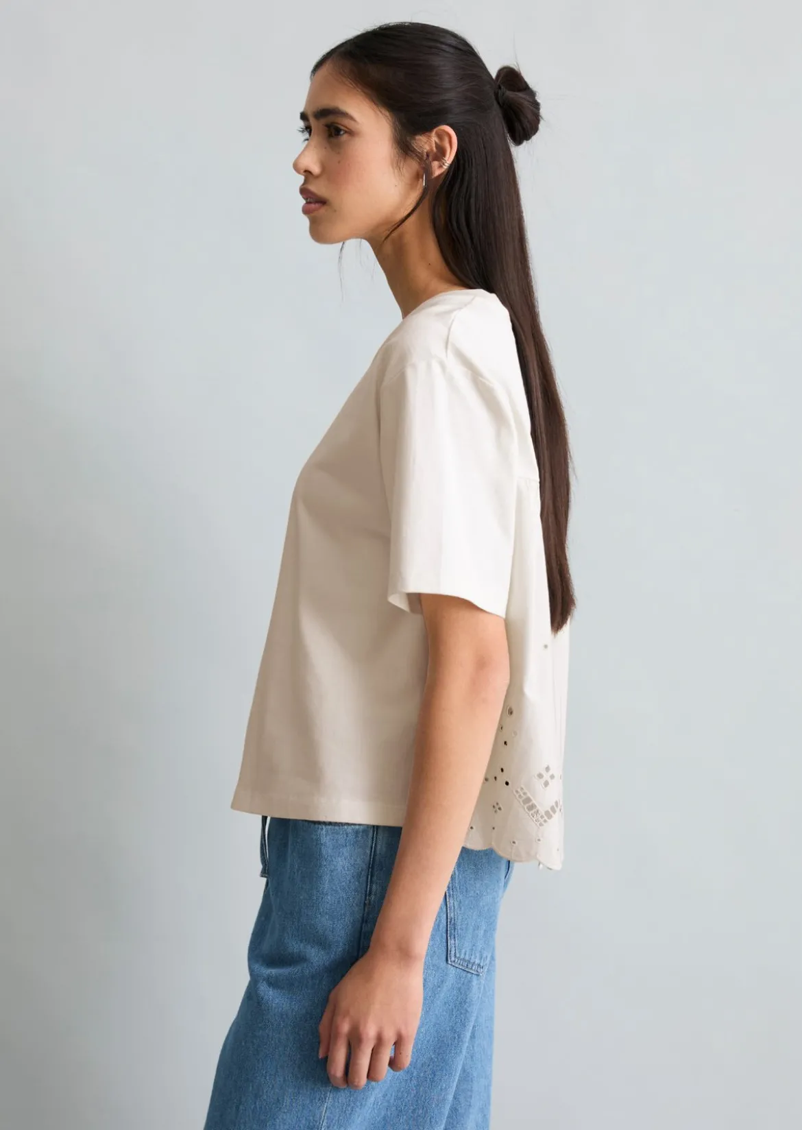 T-Shirt mit Broderie Anglaise relaxed aus Material-Mix