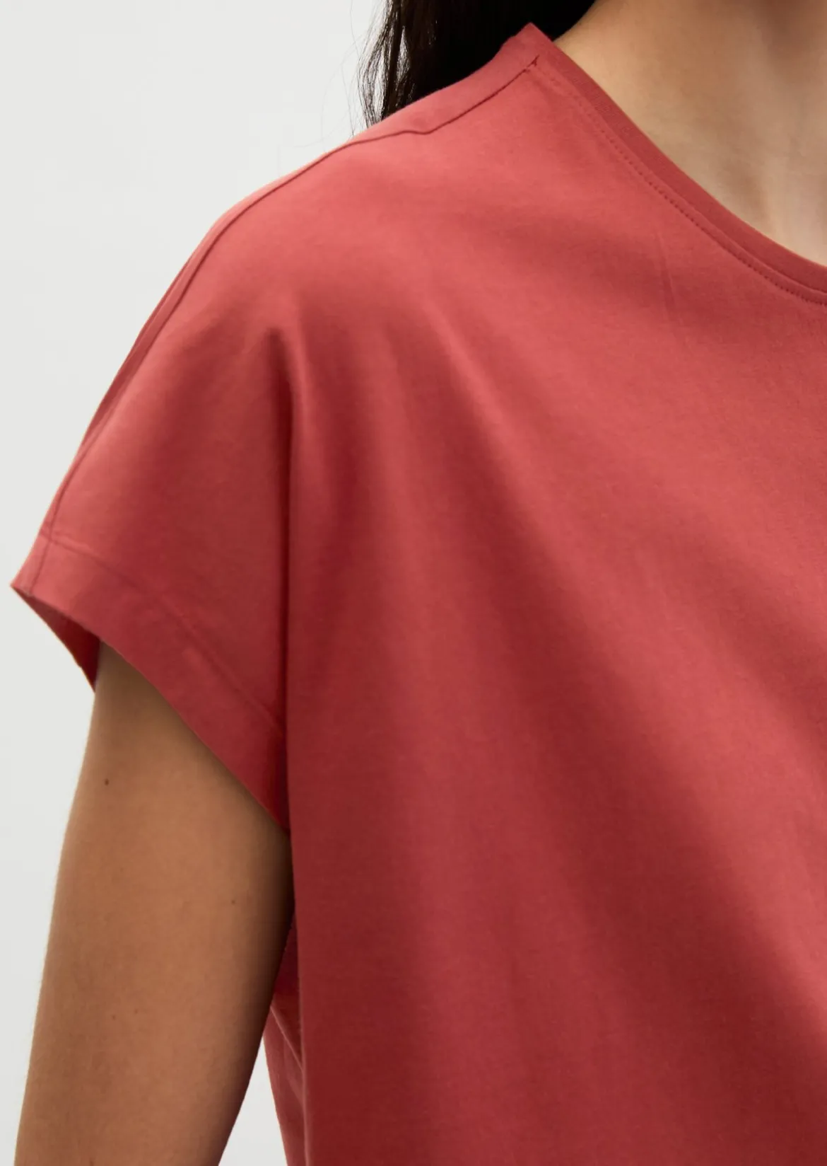 T-Shirt regular aus Material-Mix