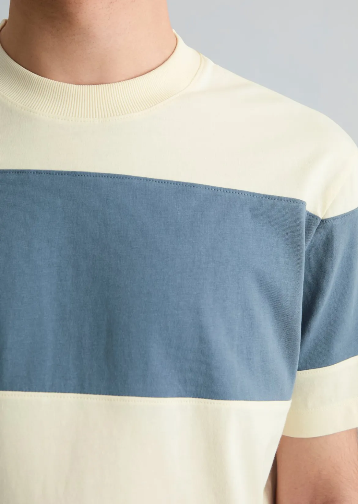 T-Shirt relaxed mit Cut-&-Sew-Blockstreifen