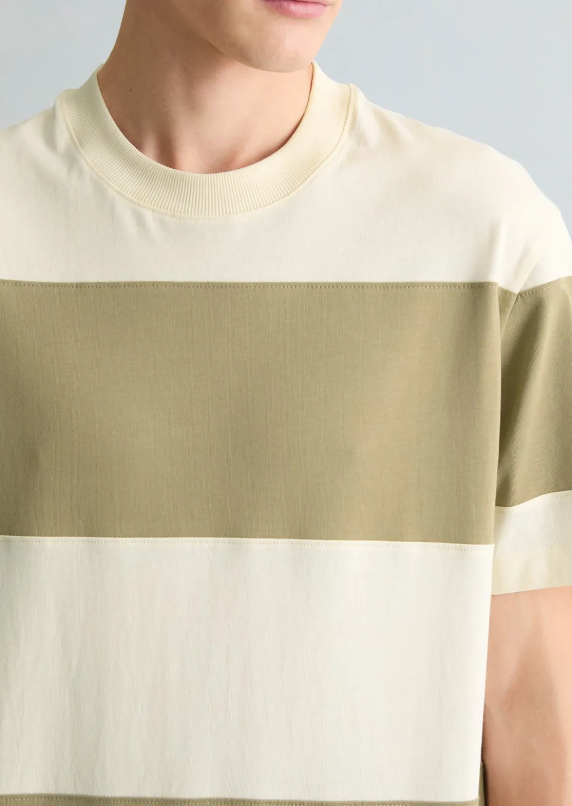 T-Shirt relaxed mit Cut-&-Sew-Blockstreifen