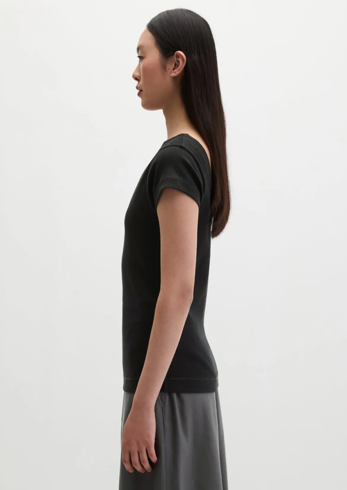 T-Shirt slim aus elastischem Rippjersey