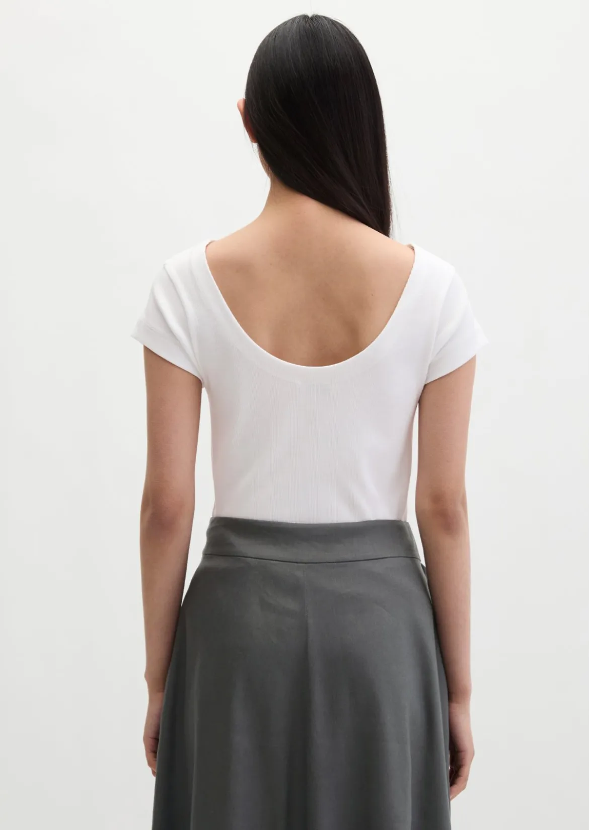 T-Shirt slim aus elastischem Rippjersey