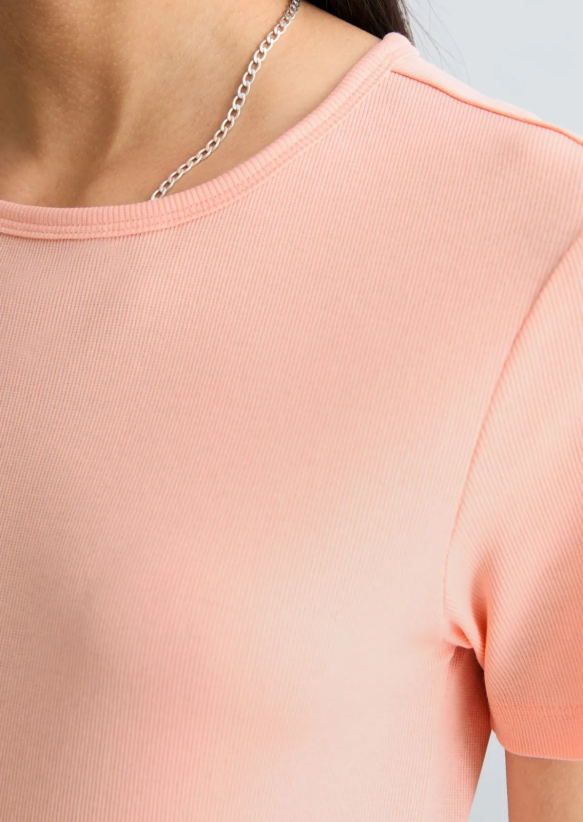 T-Shirt slim aus weichem Rippjersey