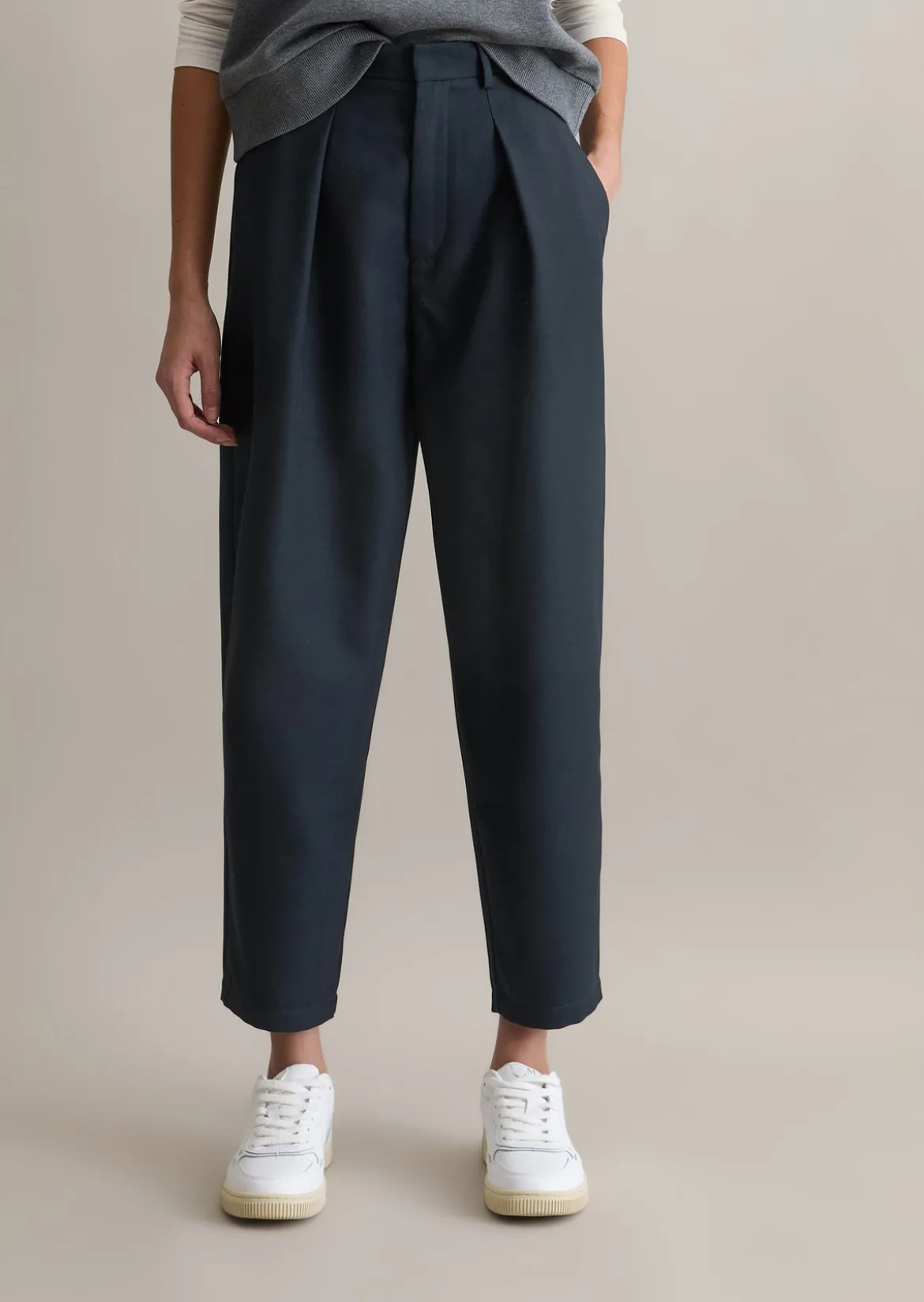 Twill-Anzughose tapered aus recyceltem Polyester mit Viskose