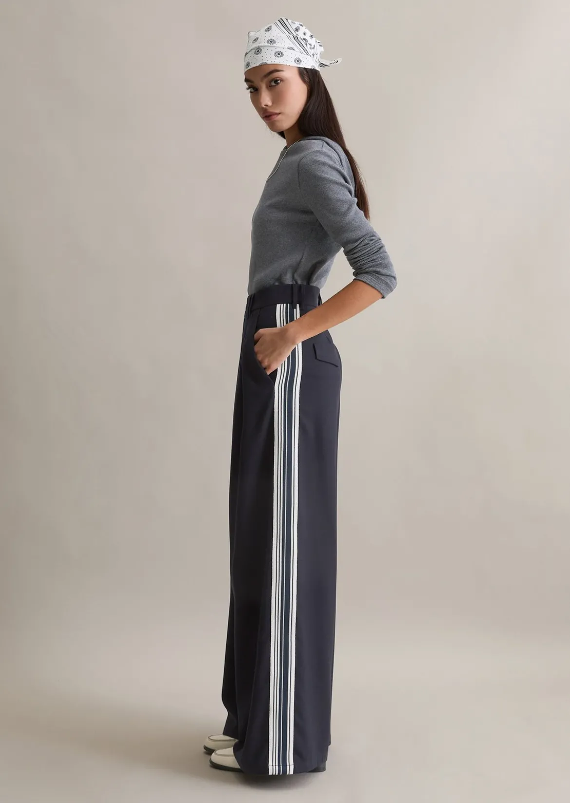 Twill-Bundfaltenhose relaxed mit LENZING™ ECOVERO™