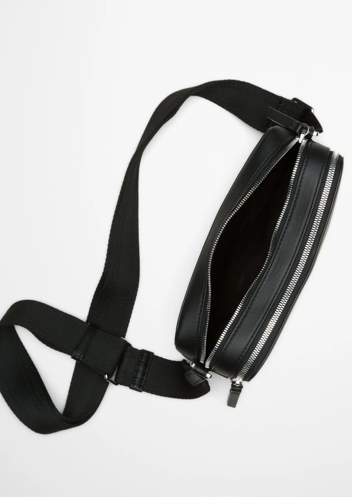 Umhängetasche small aus einer Lederalternative aus recyceltem Polyester