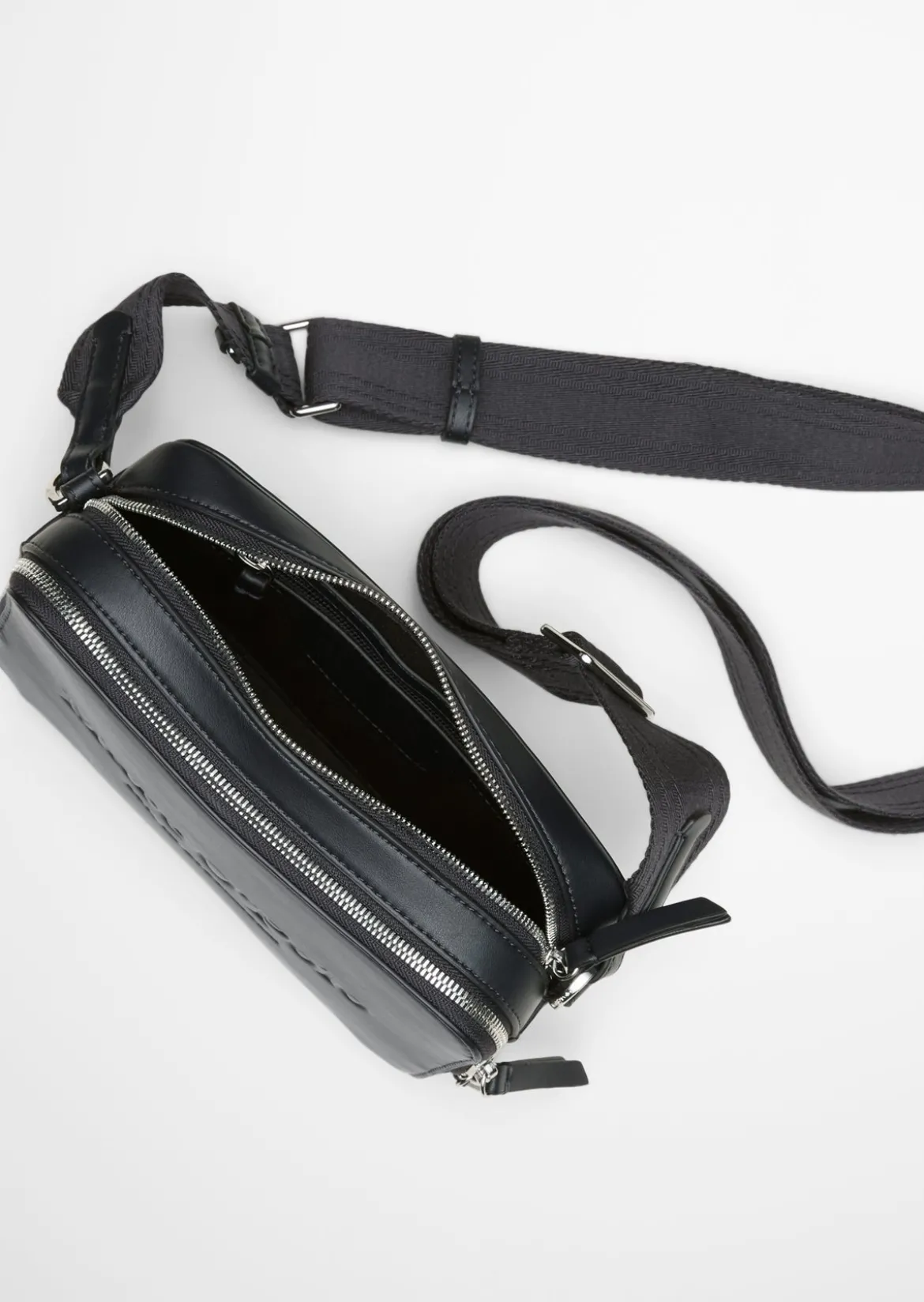 Umhängetasche small aus einer Lederalternative aus recyceltem Polyester