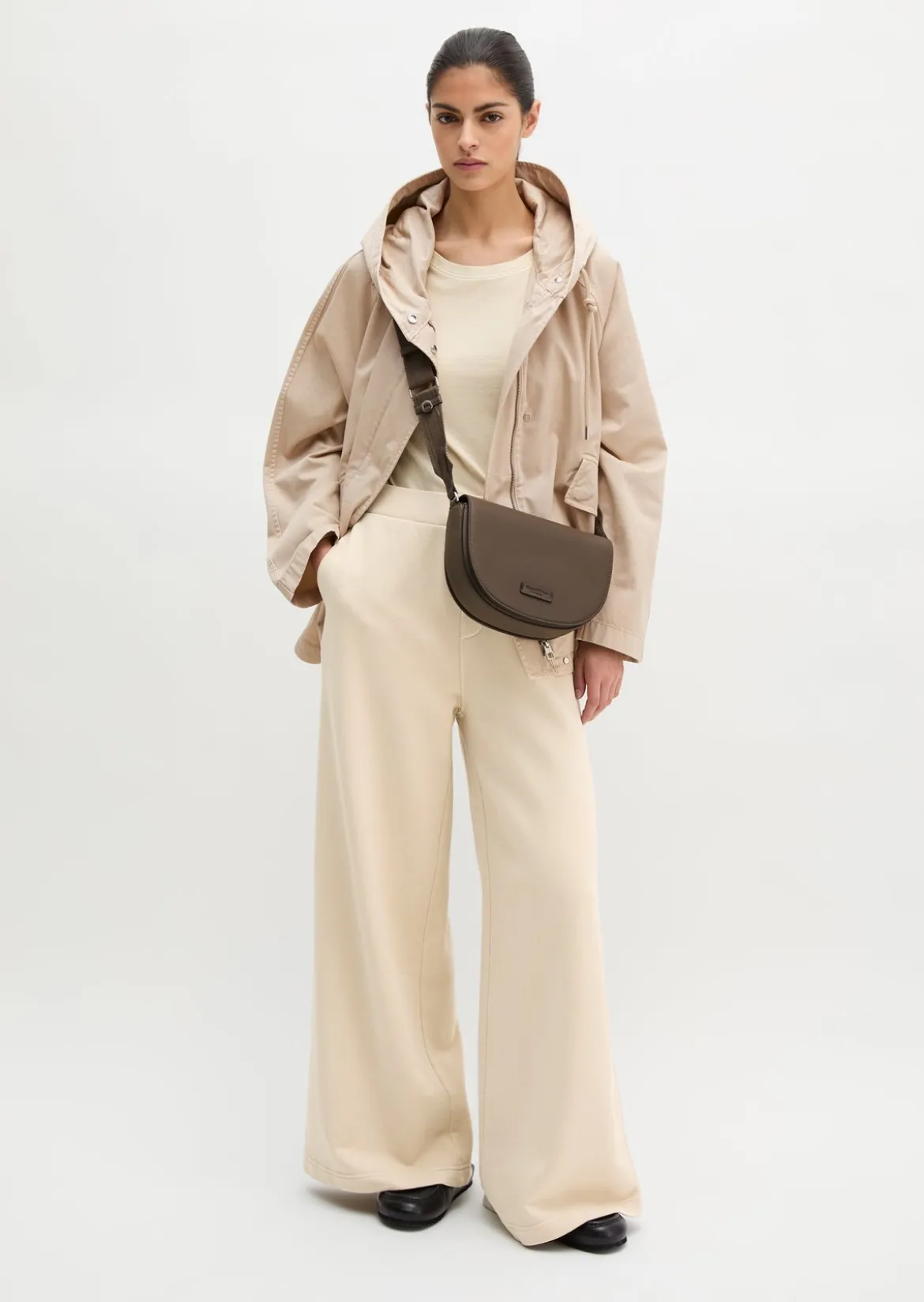 Umhängetasche small aus einer Lederalternative aus recyceltem Polyester