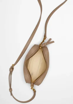 Umhängetasche small aus strukturiertem Schafleder