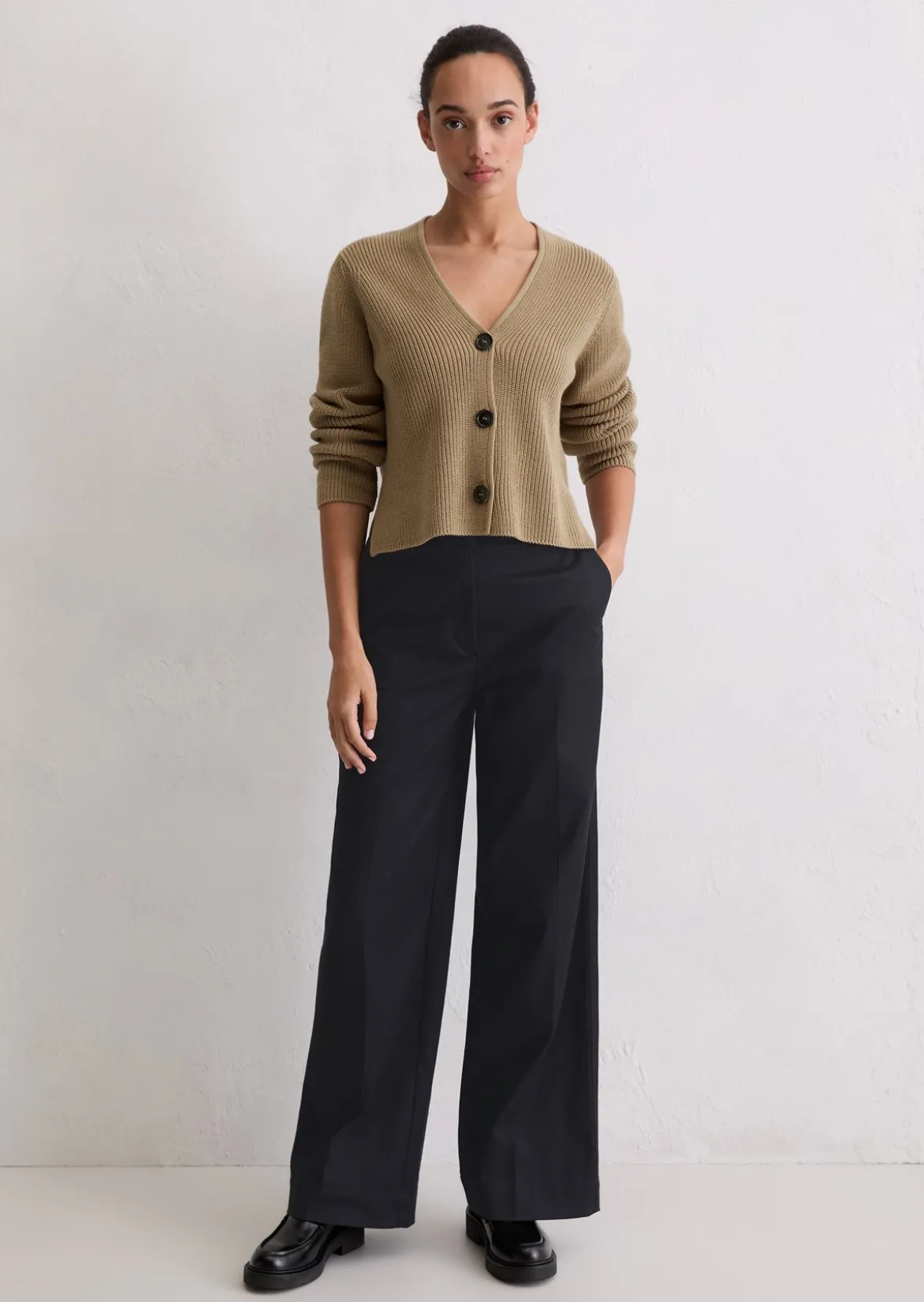 V-Neck-Cardigan relaxed aus Heavy-Weight-Organic-Cotton