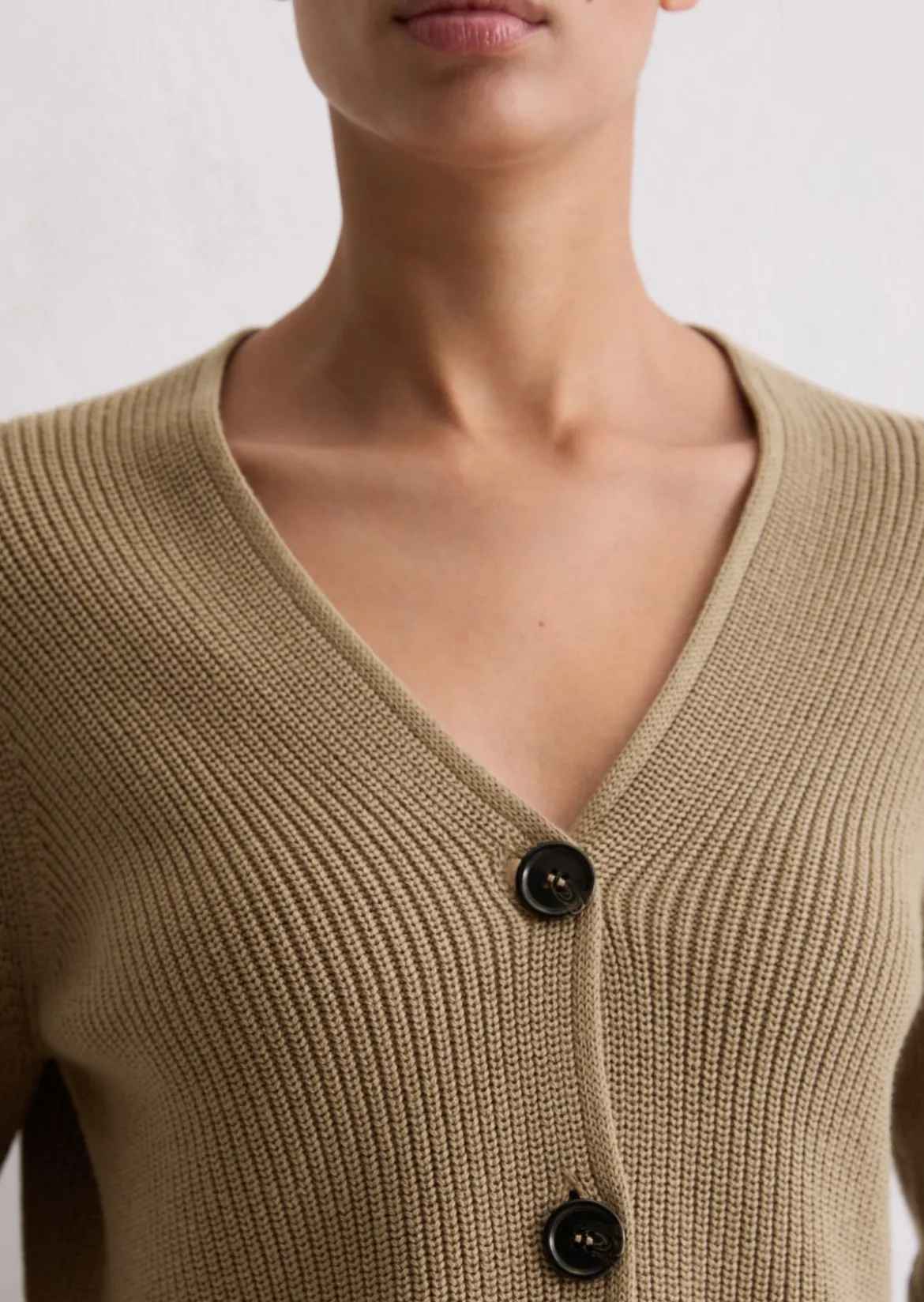 V-Neck-Cardigan relaxed aus Heavy-Weight-Organic-Cotton
