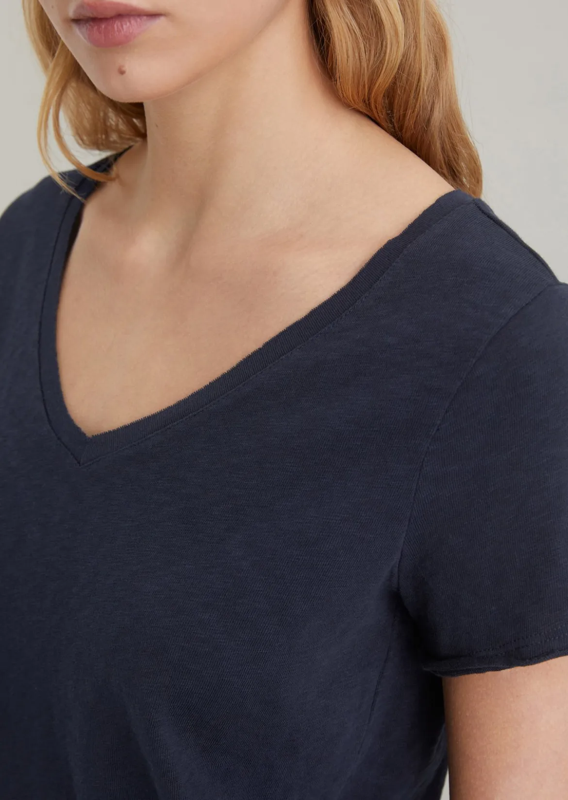 V-Neck-T-Shirt regular aus Organic Cotton Slub Jersey