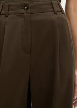 Weite Bundfaltenhose aus Baumwoll-Twill-Stretch